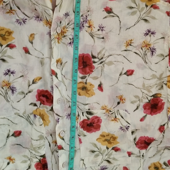 Lizsport Petite Medium Floral Button Down Top - Picture 7 of 9